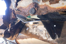 Load image into Gallery viewer, Rust Buster 1988-1998 Chevrolet &amp; GMC C/K 1500 &amp; 2500 Bed and Cab Mount Brackets - Right