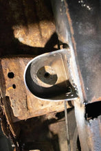 Load image into Gallery viewer, Rust Buster Avalanche/Suburban/Yukon Center Body Frame Mount