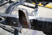 Load image into Gallery viewer, Rustbuster Front Bed Mount Left Side