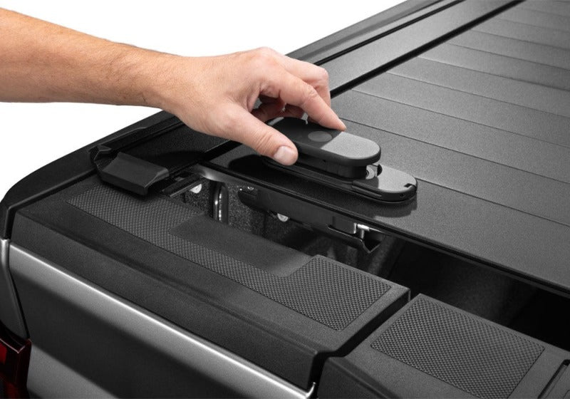 Retrax 21-26 Ford F-150 SuperCrew/SuperCab 5.5ft Bed & F-150 Lightning RetraxPRO EZ-Off FRC-4000
