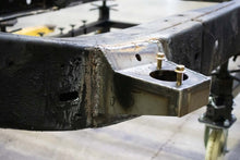 Load image into Gallery viewer, 05-15 Toyota Tacoma Access Cab Crew Cab Front Body Mount Right