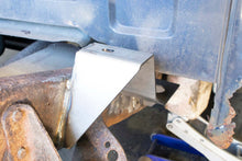 Load image into Gallery viewer, Rust Buster 1988-1998 Chevrolet &amp; GMC C/K 1500 &amp; 2500 Bed and Cab Mount Brackets - Right