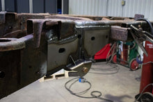 Load image into Gallery viewer, Rustbuster Forward Leaf Spring Mount Left Side