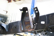 Load image into Gallery viewer, Rustbuster Front Bed Mount Left Side