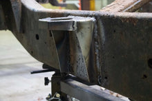Load image into Gallery viewer, Rustbuster Center Cab Mount