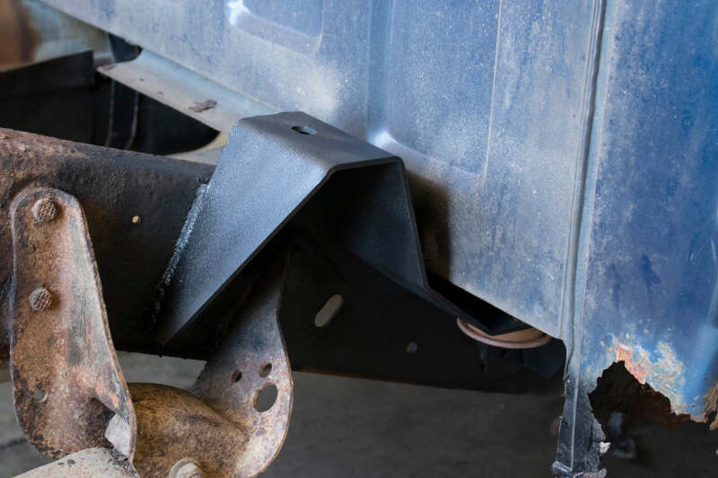 Rust Buster 1988-1998 Chevrolet & GMC C/K 1500 & 2500 Bed and Cab Mount Brackets - Right