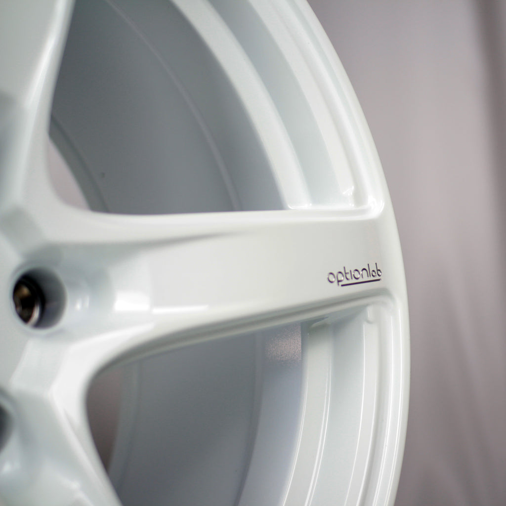 Option Lab Wheels R555 18x9.5 +38 5x114.3 Onyx White
